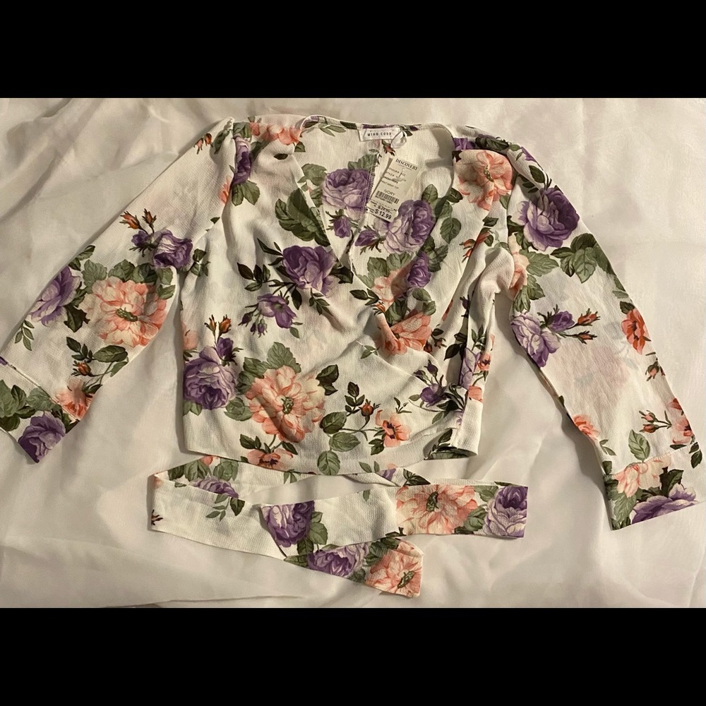 New discovery print floral wrap top